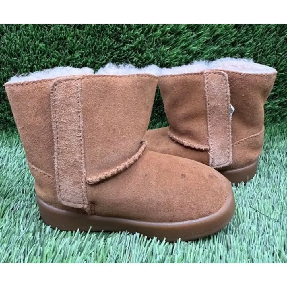 UGG Kids Keelan Boot Suede Brown Sheepskin 1096089I – Size 04 / 05 US